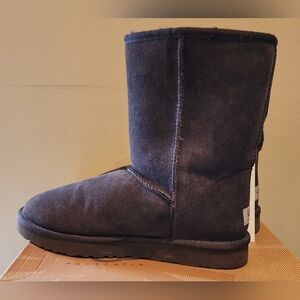 UGG Chocolate Brown Classic Short Boot. NIB. Size 10.